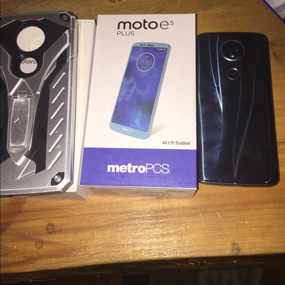 I’m selling an unlocked phone for my mom - Picture 3 of 6